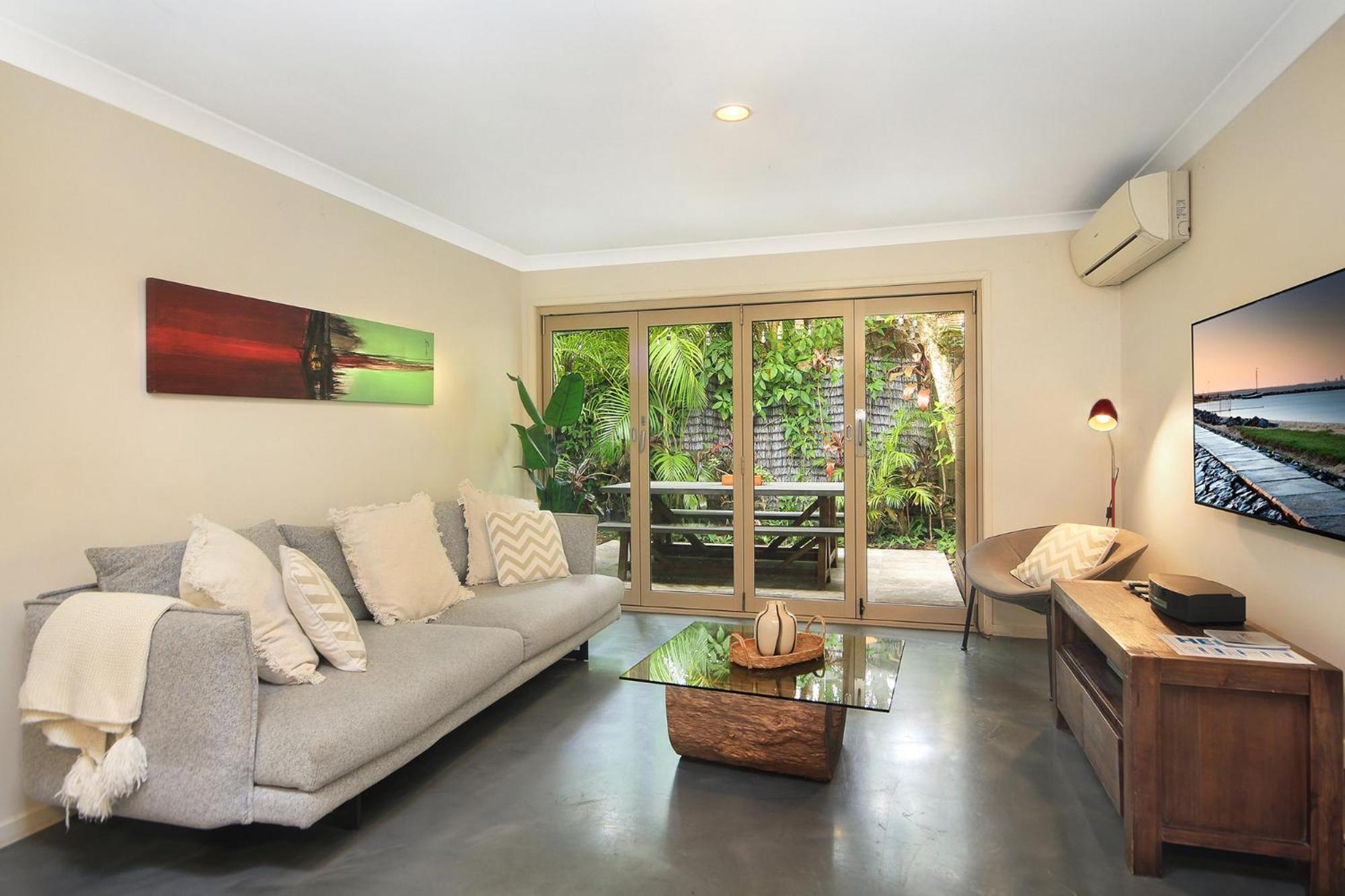 Aparthotel Byron Lakeside 3*