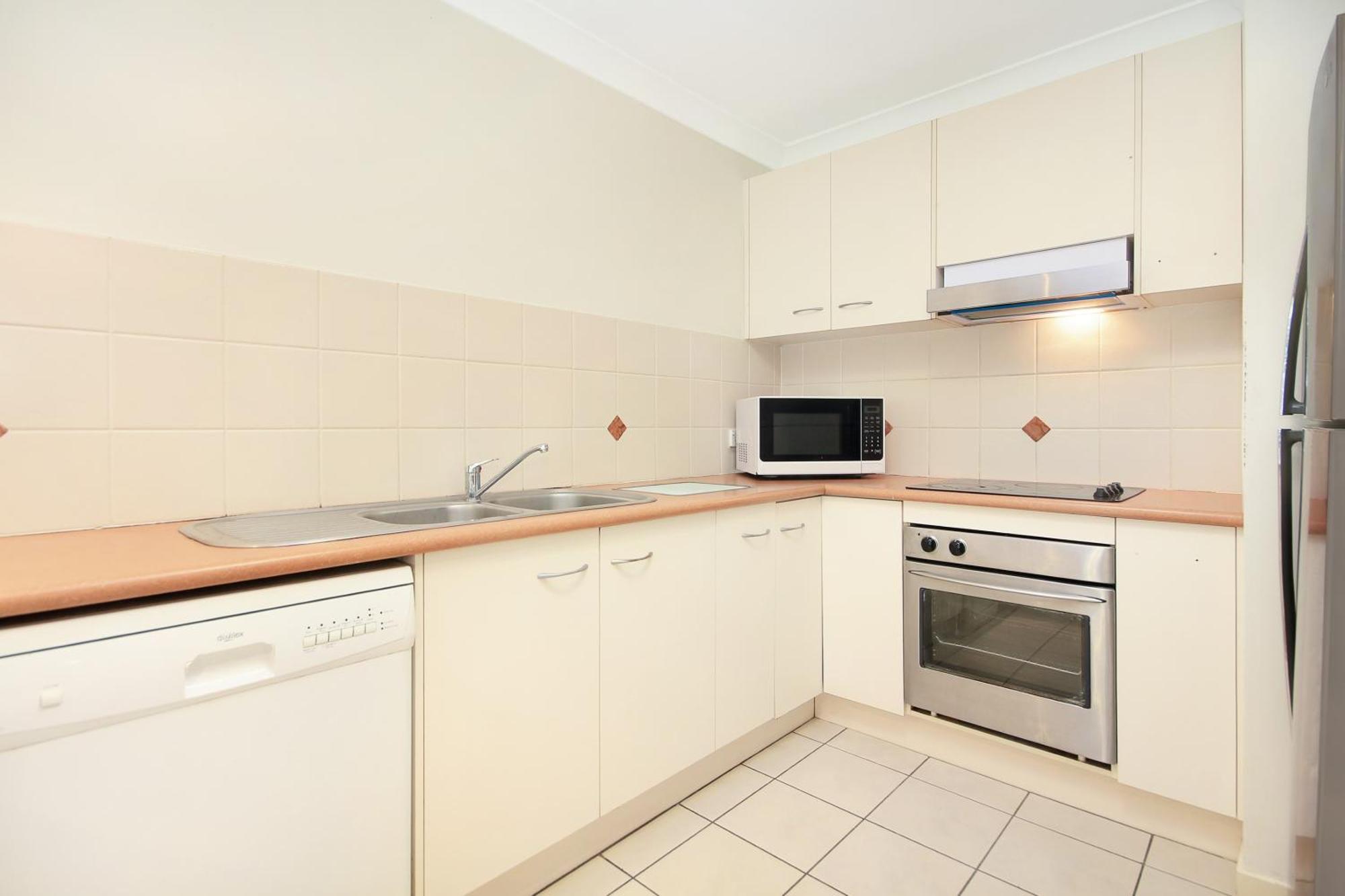Byron Lakeside Aparthotel 3*